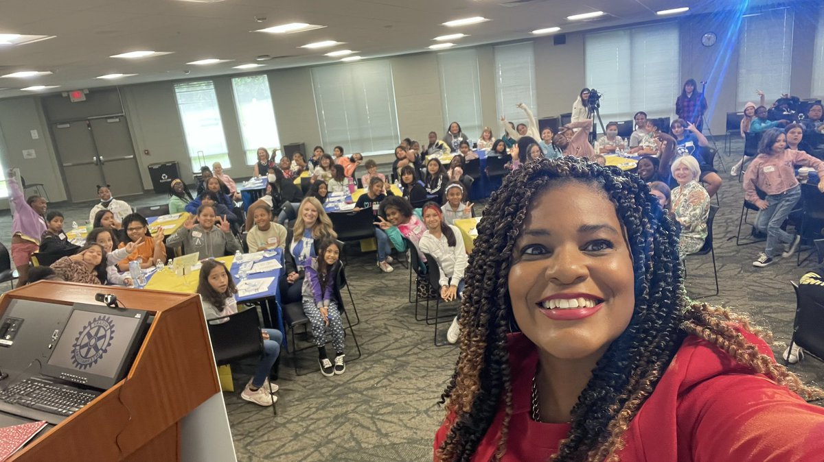 MooreMurphy76's tweet photo. I enjoy the daily work of my job but I LOVE that my job provides opportunities to speak to some amazing @FCPSKY students. Thank you to the @rotarylexky for the invite and for the hard work of the FRYSC and Counselors at Arlington, Cardinal Valley, Deep Springs, &amp; Harrison Elem. https://t.co/eUKwY3PcWu