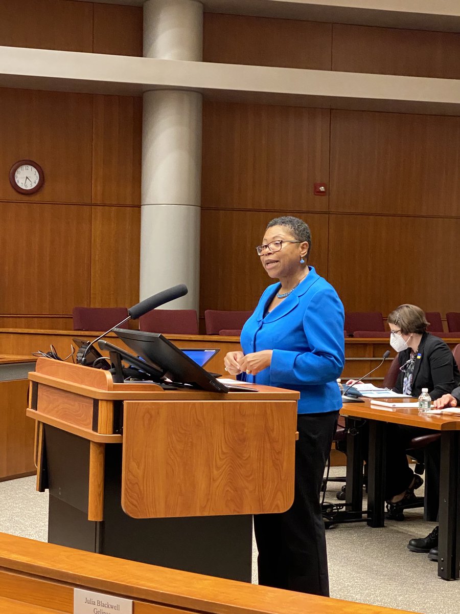 Aila Hoss tweet media