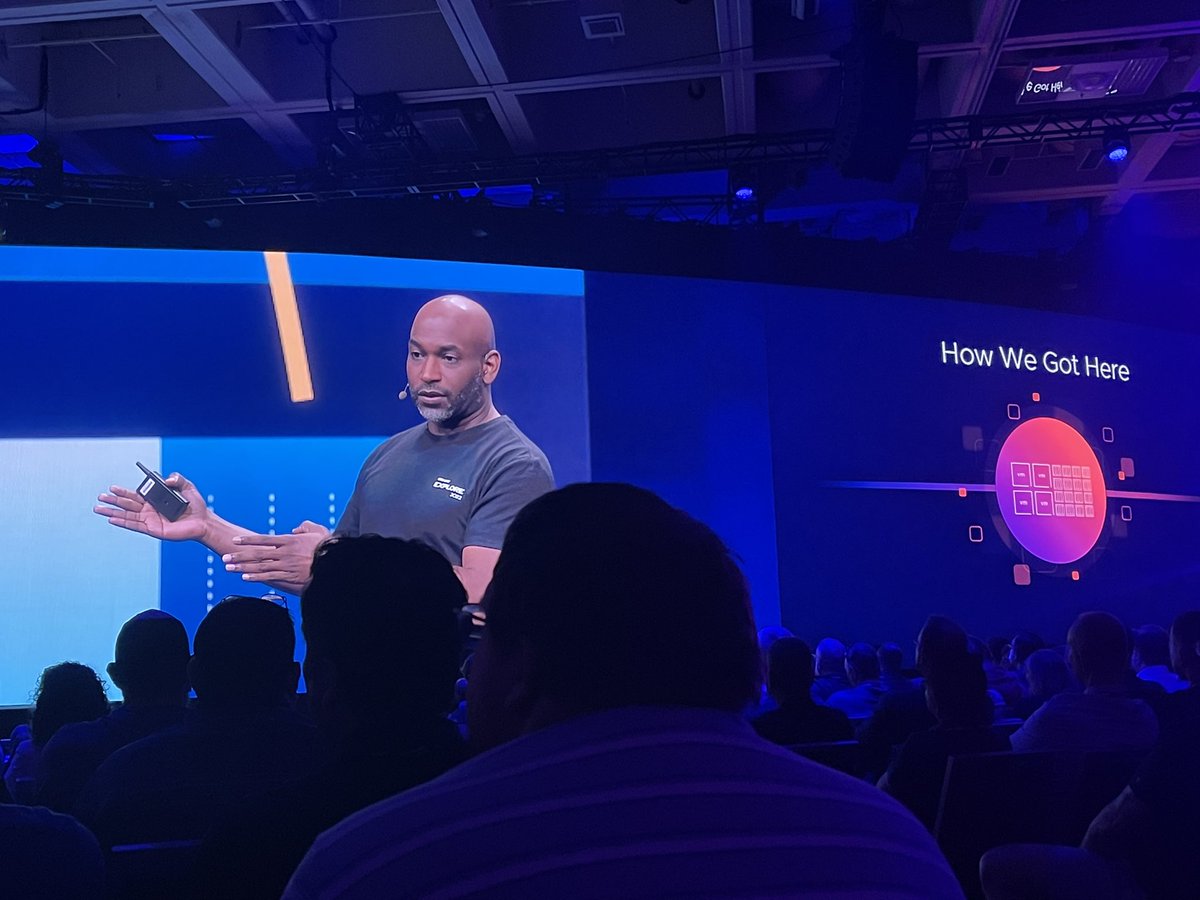 joraye's tweet photo. @kelseyhightower your talk today at General Session #VMexplore was definitely a highlight of my week! Great job! https://t.co/hyJo2fbKj1