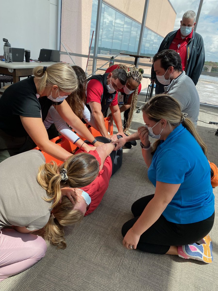 TCHSportsPTRes's tweet photo. Residency faculty, athletic trainers and MDs working together during AT Bootcamp! https://t.co/zbViHKAj2C