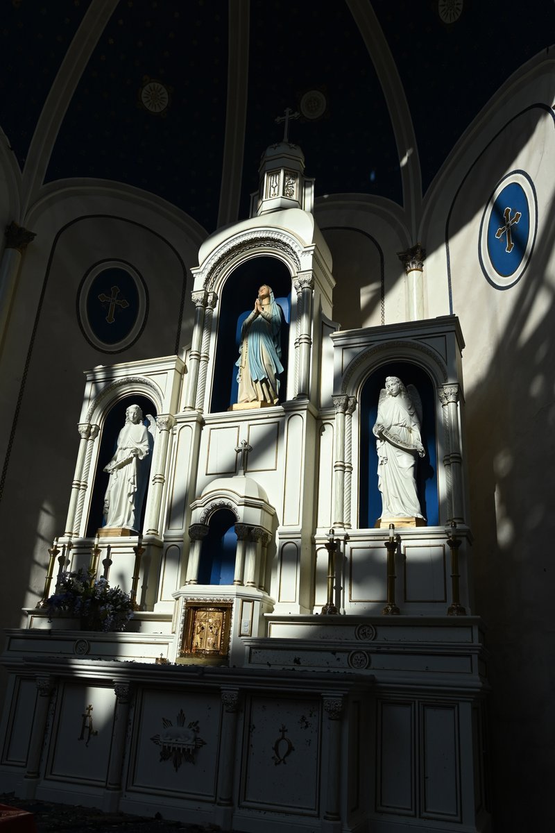 KWCH12's tweet photo. ‘God will get us through this’: Historic Fort Scott Catholic church suffers major damage in fire https://t.co/JKCTo5x9Aq #kwch12 

📷 by @KennyFeltPhoto https://t.co/9DKF29gAxE