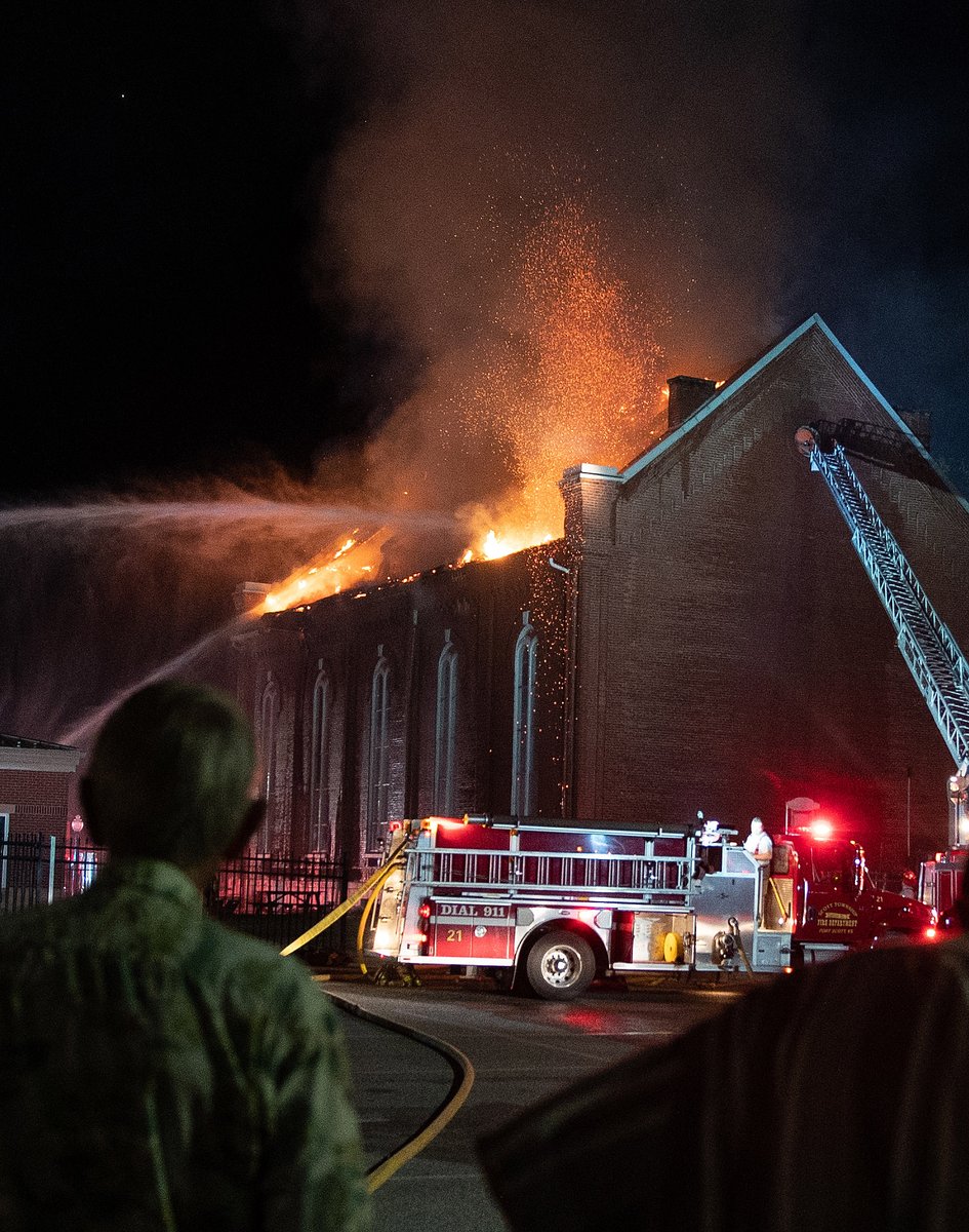 KWCH12's tweet photo. ‘God will get us through this’: Historic Fort Scott Catholic church suffers major damage in fire https://t.co/JKCTo5x9Aq #kwch12 

📷 by @KennyFeltPhoto https://t.co/9DKF29gAxE