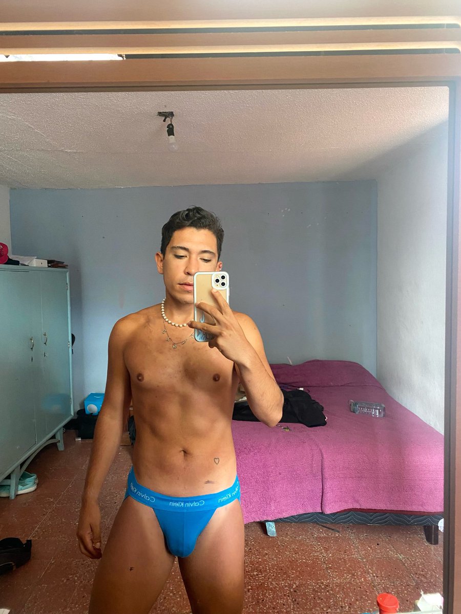 sexyboy_ge's tweet photo. Amando mi bronceado y mi cuerpo #gay #twink #abs #sexy https://t.co/xXRvQ20xUf