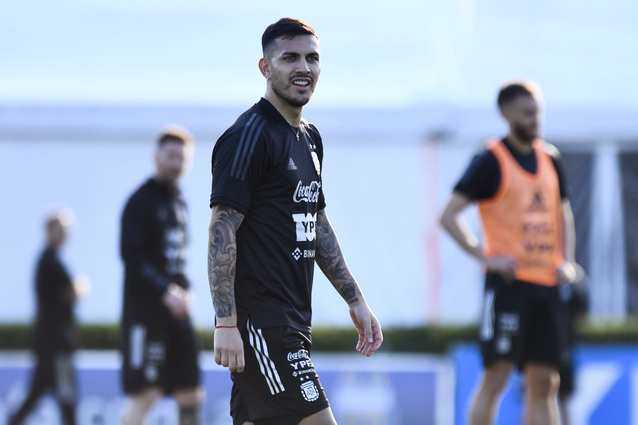 Fabrizio Romano on Twitter: "Juventus are closing in on Leandro Paredes deal. Medical scheduled on Wednesday morning in Paris, while documents will be prepared. ⚪️⚫️ #Juventus Paredes only wanted to join Juve