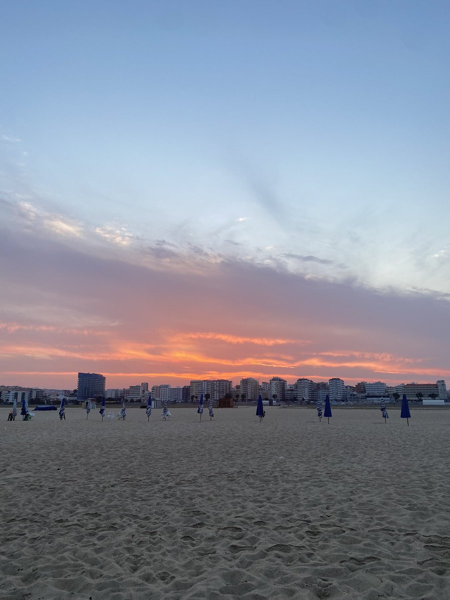 🌊🌇