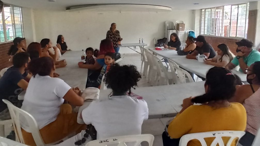 PoderSororo's tweet photo. #hoy en la comuna 6 primer grupo, programa #coexitir en articulación con  @sidocfundacion @USAID_Colombia  #podersororo con los #migrantes y población de acogida 💜💜 #cocrear #empoderamiento #socialysolidario #sidoc https://t.co/W4Cdx2QUgA