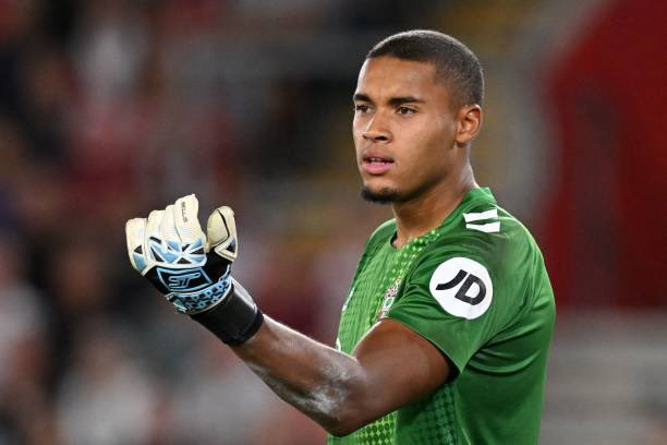 Gavin Bazunu’s game by numbers vs. Chelsea:

44 touches 
35 passes 
23 final third passes
12 long balls completed 
3 saves 
2 clearances 

Made some important saves. 🔥🔥🔥
