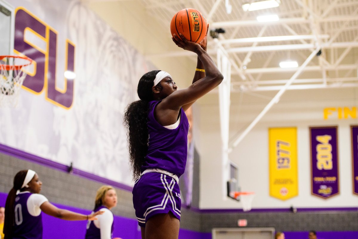 LSUwbkb's tweet photo. Y'all like the new practice threads??? https://t.co/NRYnnb4NeU