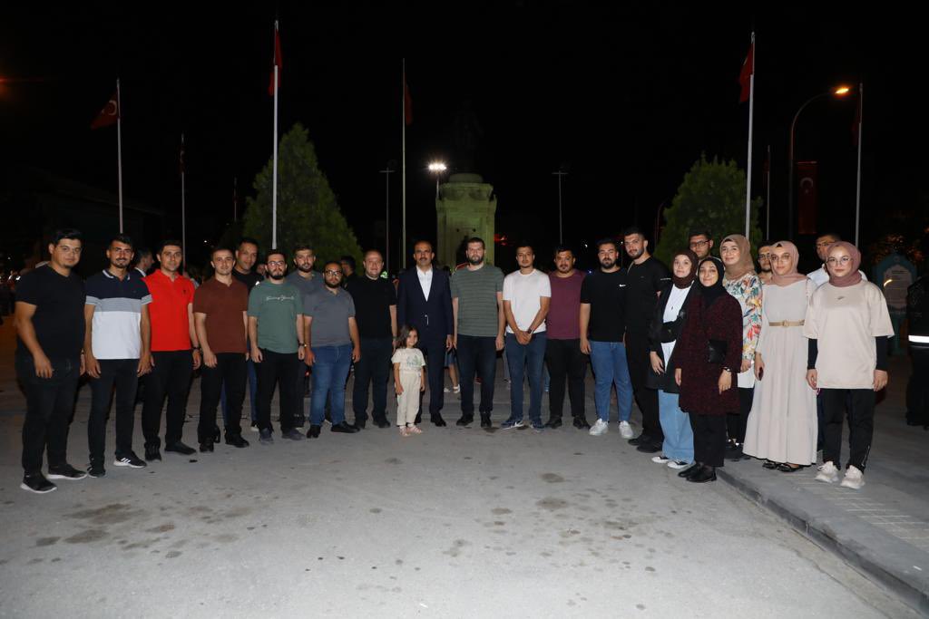 🇹🇷 

Bağımsızlık mücadelemizin dönüm noktası olan #30AğustosZaferBayramı kutlu olsun.

Vatan toprağımız için can veren şehitlerimizi rahmetle yâd ediyor, gazilerimizi hürmetle anıyorum.