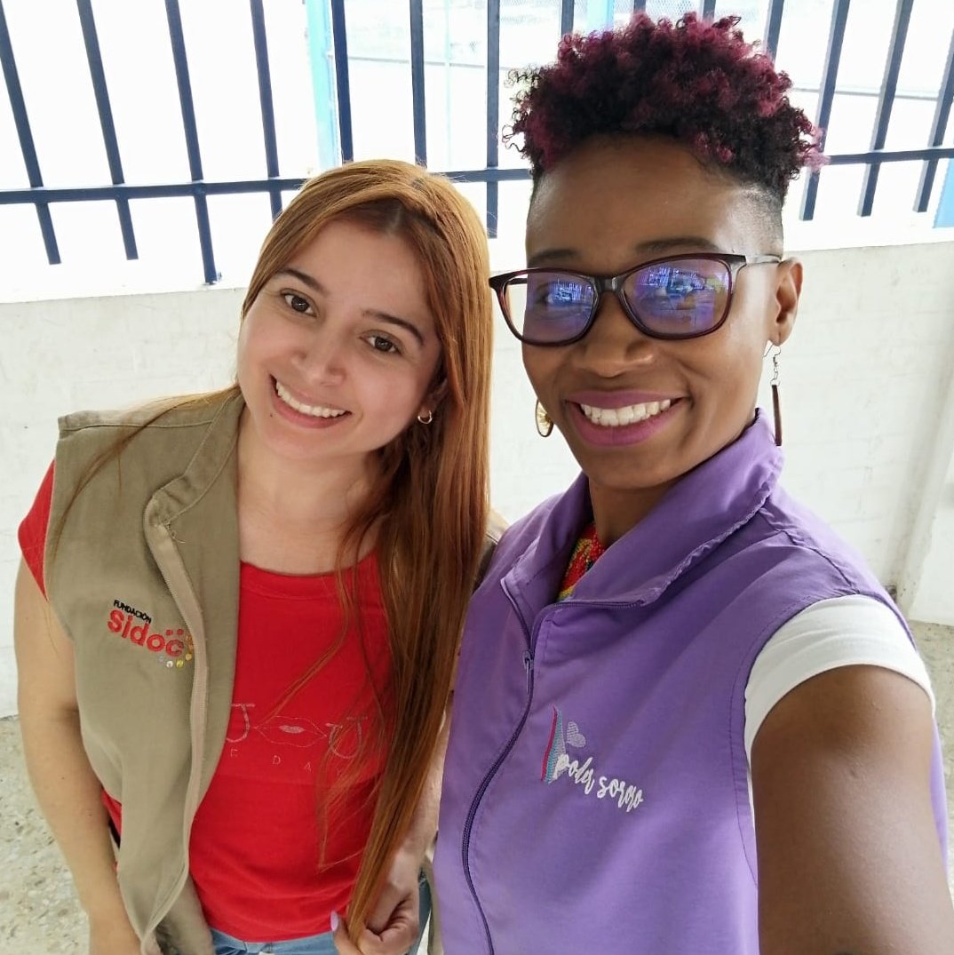 PoderSororo's tweet photo. #hoy en la comuna 13 primer grupo, programa #coexitir en articulación con  @sidocfundacion @USAID_Colombia  #podersororo con los #migrantes y población colombiana 💜💜 #cocrear #empoderamiento #socialysolidario #sidoc https://t.co/DNGMHqePQs