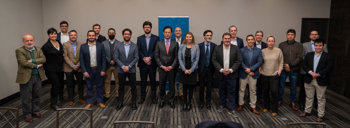 fundacionchile's tweet photo. Más de 20 representantes vinculados a la minería, el trabajo, la educación, los gremios, el sector formativo y los trabajadores, participaron en el Comité Estratégico de @CCMineras esta mañana #CCMEleva https://t.co/LPo71b3mNC