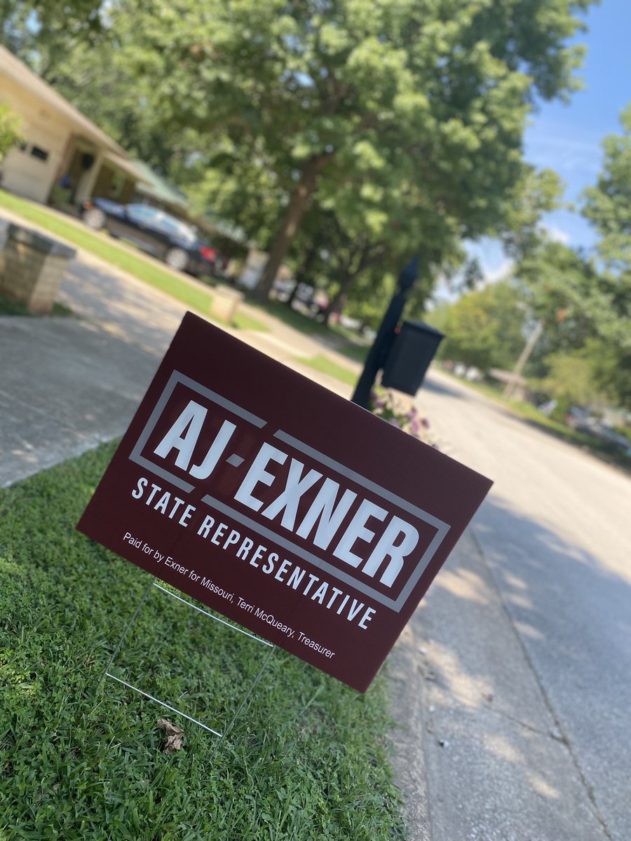 AJExner's tweet photo. I tried to get to everyone who wanted a sign yesterday, but I did not have a boat to get to everyone!
.
.
.
So thankful for people who are willing to give up their space for this campaign! 
#exner4mo #flipthishouseseat #moleg https://t.co/g68kvpPk15