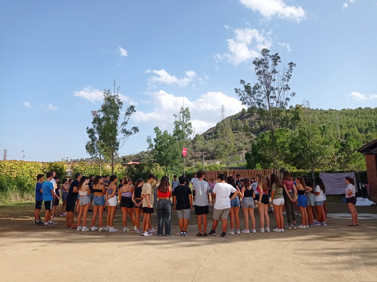 DIA 1. #Maldepesta ja comença a caminar! Al Museu de la Pell, seixanta joves preparen un musical sobre la pesta de 1589. Us ho perdreu?
Funcions: divendres 9 a les 21.30 i dissabte 10 a les 19h i a les 21.30.
📣 Entrades a la venda a tiquetsigualada.cat.