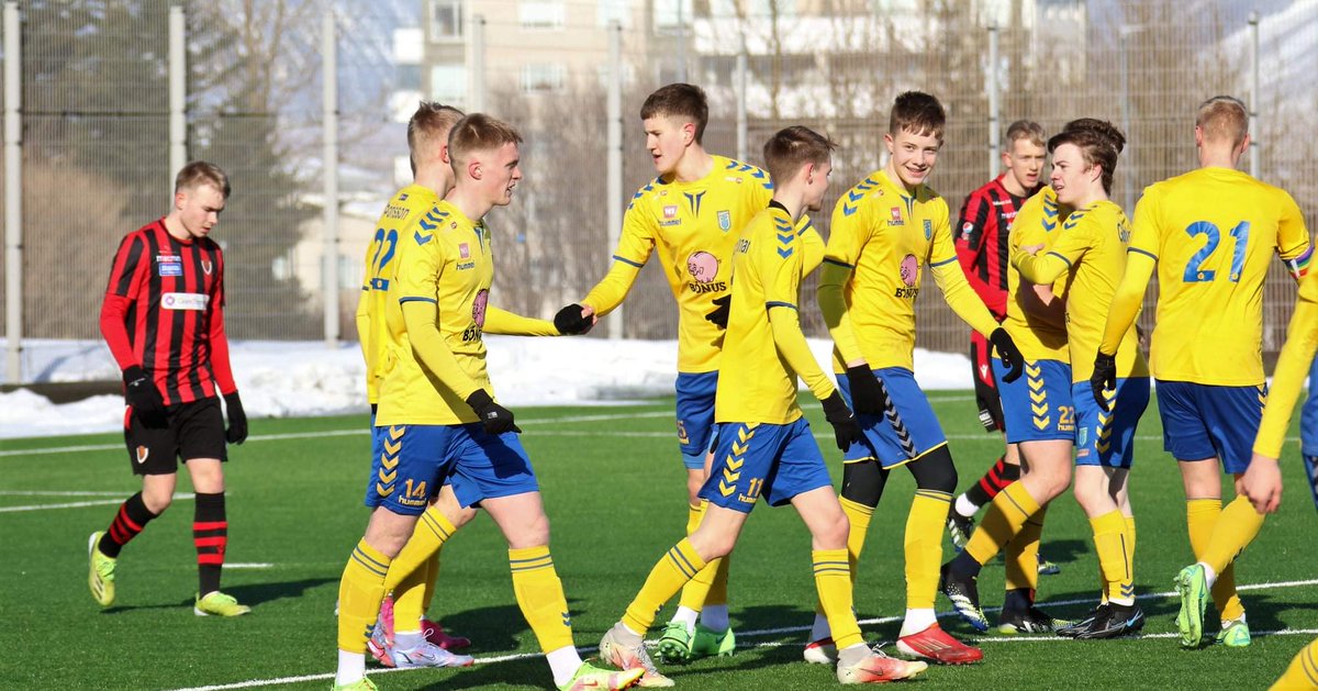 Fjolnir_FC's tweet photo. 2.FLOKKUR KARLA ER ÍSLANDSMEISTARI 2022!!🏆

Strákarnir unnu glæsilegan 5-0 sigur gegn ÍA í kvöld og munu enda í 1. sæti þrátt fyrir að þremur leikjum sé enn ólokið.

Frábær árangur sem félagið er stolt af. Innilega til hamingju!

#FélagiðOkkar

Mynd: Baldvin Berndsen https://t.co/m7ZWtTrvuG