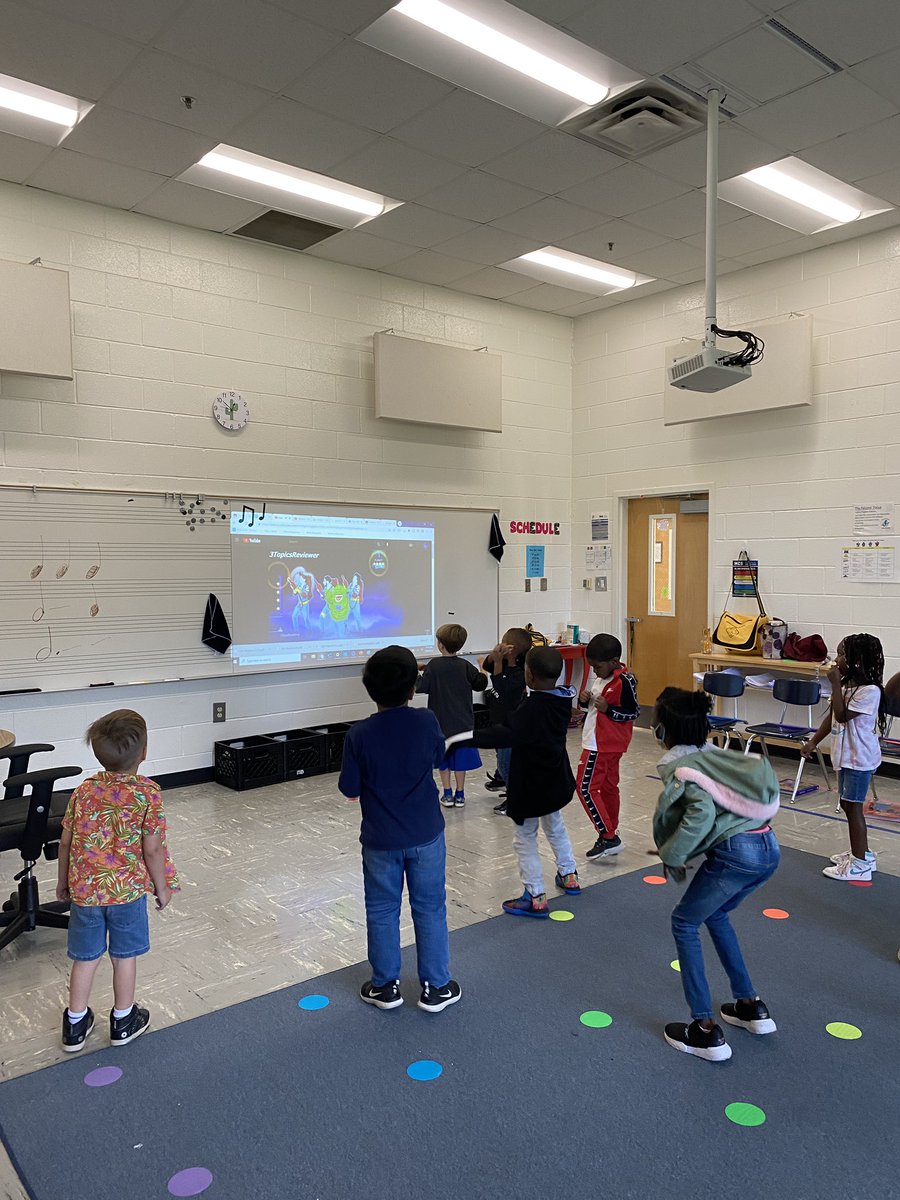 lowery09's tweet photo. Gotta Love Music class @HenryCountyBOE @FLE_HCS https://t.co/cZymTqKQAO