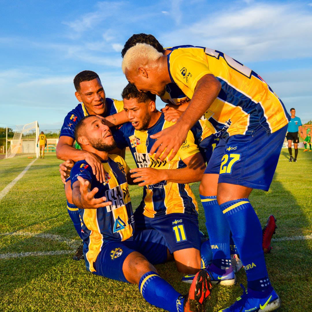 LigaFUTVE2's tweet photo. 🤩 ¡En los últimos minutos! Keiner Pérez anotó el segundo tanto de Angostura FC ante @tfcguanare.

⚽️👤 El delantero empató a David Moreno como los máximos goleadores del Torbellino Auriazul en la Temporada 2022. 

📸 @TuAngosturaFC 

#VenezuelaEsFUTVE https://t.co/tKDnX4C60d