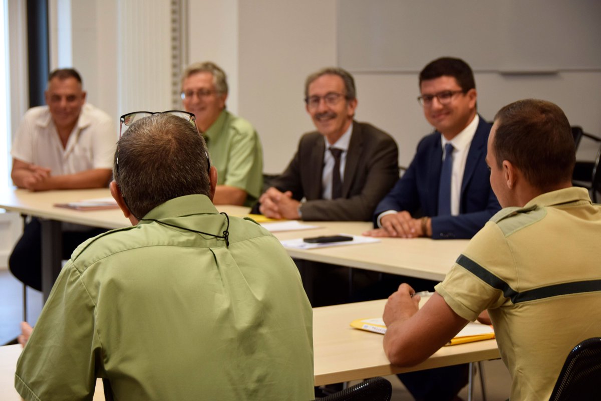 capi_agglo38's tweet photo. Signature officielle de la convention entre CAPI & @ONF_Officiel sollicité pour la gestion de nos 92 hectares de bois et forêts autour de la Bourbre. Bien gérer pour mieux protéger et pour votre cadre de vie. #capi2026 #foret #biodiversite https://t.co/6jncxM03nA