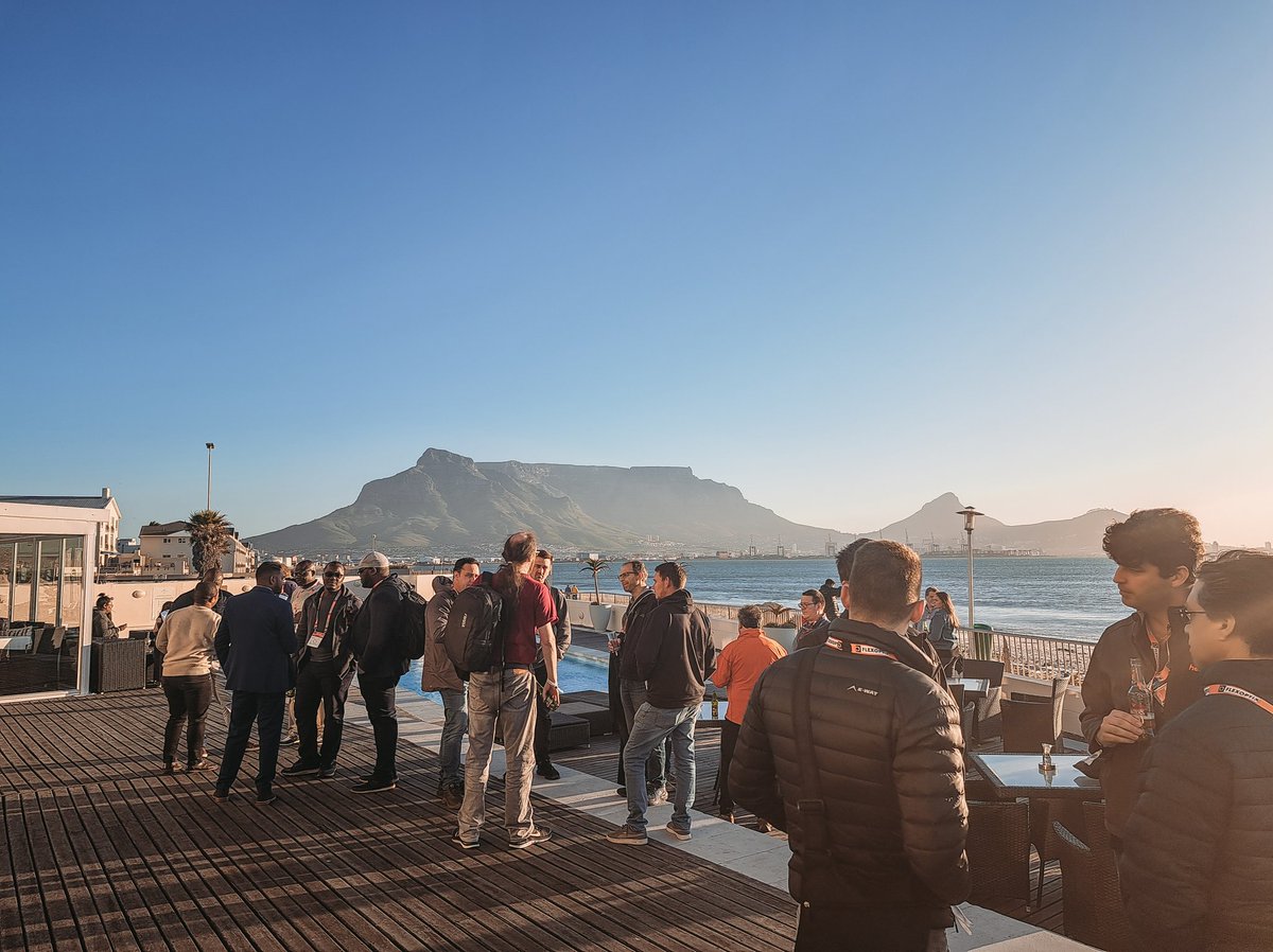 RobinsonYolandi's tweet photo. Let's do Beers for Peers Cape Town sponsored by @NAPAfrica_IX!
#SAFNOG7 #NAPAfrica #BeersforPeers #Teraco https://t.co/m9aCFNSJWY