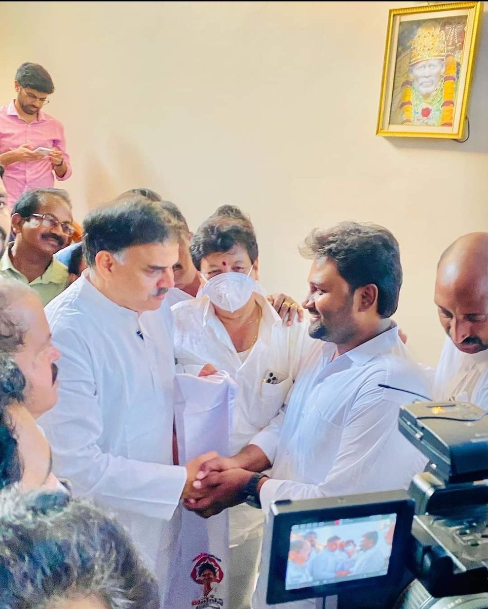 JSP_DR_RAMESH's tweet photo. @JanaSenaParty Pac @mnadendla గారిని కలవడం జరిగింది ✊ @PawanKalyan https://t.co/shsUFhFMlb