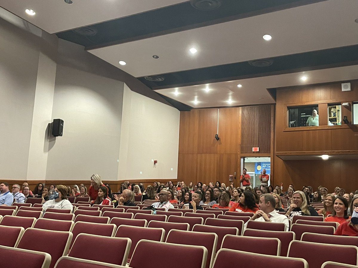 Awesome morning at East Williston's Opening Day Convocation! Welcome Back! 
#ewlearns #ewOpeningDay2022 
<a href="/WheatleySchool/">The Wheatley School</a>
<a href="/NorthSideEW/">North Side School</a> 
<a href="/WilletsRoadMS/">Willets Road School</a>