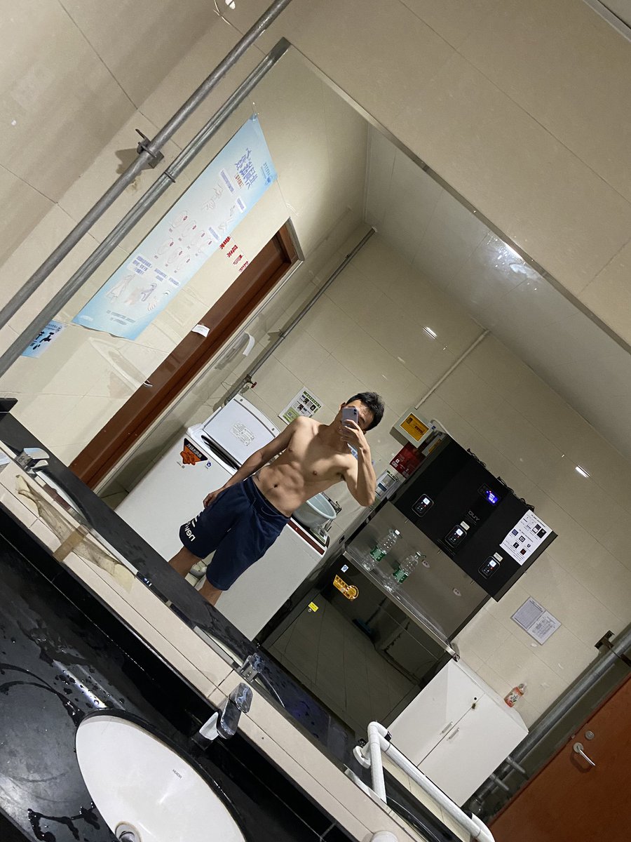 hl1002938's tweet photo. 有姐姐喜欢吗��喜欢可以给我发私信😝 https://t.co/6zWpAQfA9g