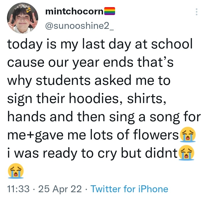 anon1___1's tweet photo. let me remind you guys she's a teacher and you guys think her being a grown adult reading smuts about minors isn't concerning ? esp for someone who's surrounded by students in their job she WASN'T SUPPOSED to have sexual thoughts abt minors like that https://t.co/jK3pwPv2Gz