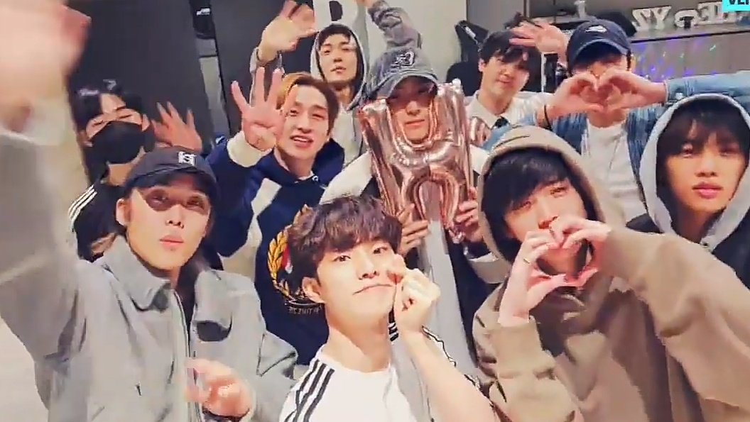 theboyzloops_'s tweet photo. I'll do everything to protect this home and family. 🥺

#THEBOYZDeservesBetter https://t.co/omUTzRTqn6