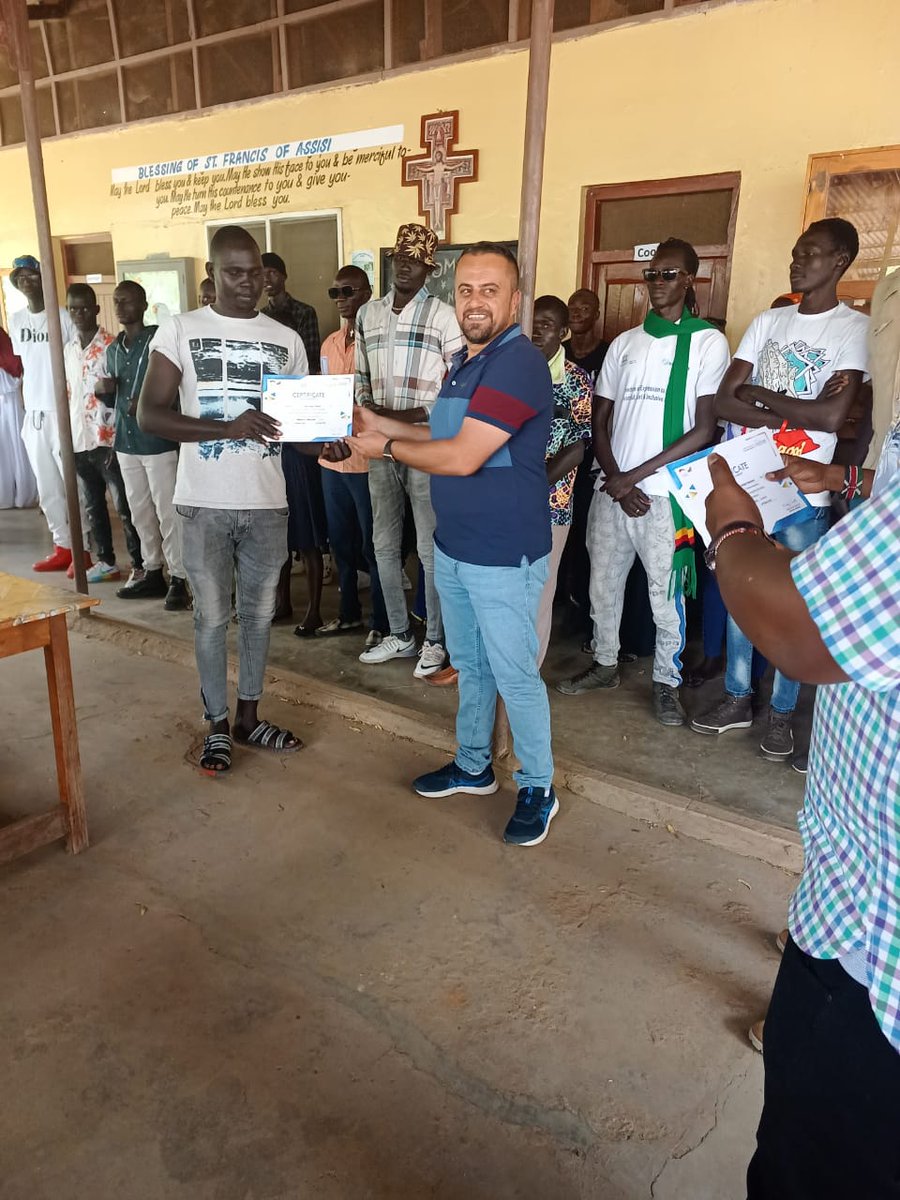 carlospius93's tweet photo. #Congratulations #Graduation 
Congratulations to all graduands from #mechanics #hospitality and #cosmetology courtesy of #UNHCR #Giz #Centumlearninglimited for the #Support #Teamwork.
#Refugee #Training
#Kakuma #Kalobeyei #Turkanawest #Technicaltraining
#Vocationalskills https://t.co/BSGThYSrsl