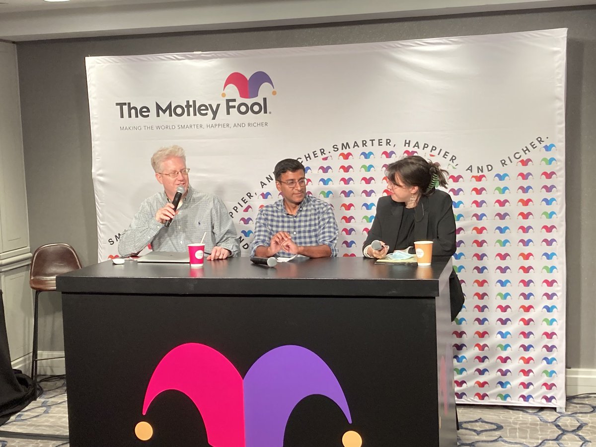 ProShopGuyMF1's tweet photo. The @MotleyFoolLive Morning Show for day 2 of #foolfest22 with Tim Beyers @anandchokkavelu Maria Gallagher https://t.co/IYAwCSNir5
