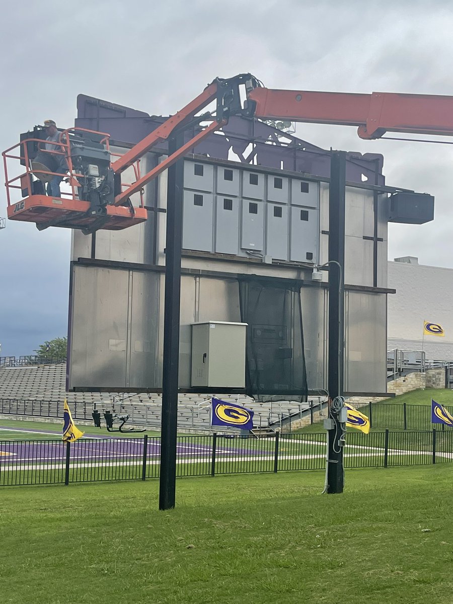jakebelshe's tweet photo. @VCRNOW finishing another audio system at @granburyisd @GHS_PIRATES @GHS_PirateFball @CoachZschiesche We are proud to partner with this great district and program. Not only do we do LED but Audio and Visual as well!🔥🔥VCRNOW delivers #TheTotalExperience https://t.co/PSXnkap8oV