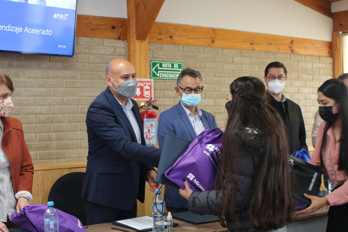 atxbusiness's tweet photo. En #ATXbs seguimos impulsando el Programa de Formación Dual a nivel licenciatura. Ya se realizo la apertura del segundo grupo de jóvenes universitarios de distintas carreras y universidades que estarán bajo el Programa de Aprendizaje Acelerado. https://t.co/psAAf0wjAi