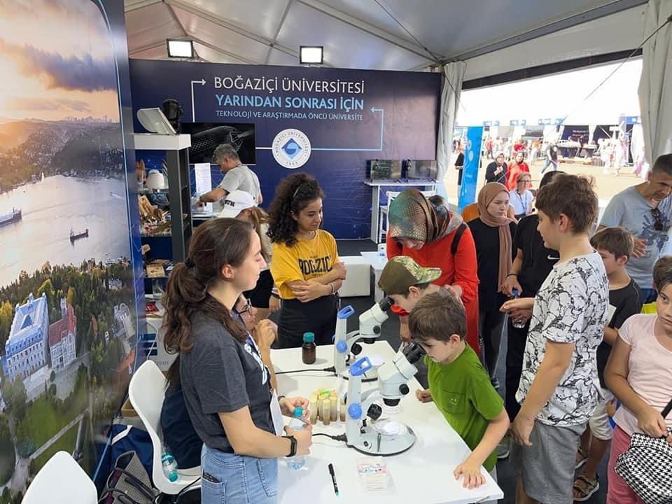 Teknofest Karadeniz Samsun’da başladı. 
Boğaziçi Üniversitesi araştırma çalışmalarını deneyimlemek için tüm Samsunluları standımıza bekliyoruz.