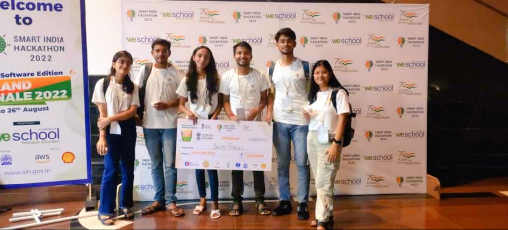 _Yashasvee_'s tweet photo. and We won✨

Team #BruteForces
Yashasvee Dwivedi - Leader
Siddhant Mishra
Shruti Tiwari
Ayush Verma
Cherrie Verma
Prashant Babu 

thanks everyone for their best wishes and support in our journey.

#SIH2022 
#gratitude 
#winners
#PM_ModiAtSIH #InnovationSeAtmanirbharBharat https://t.co/BfamDvTQbx