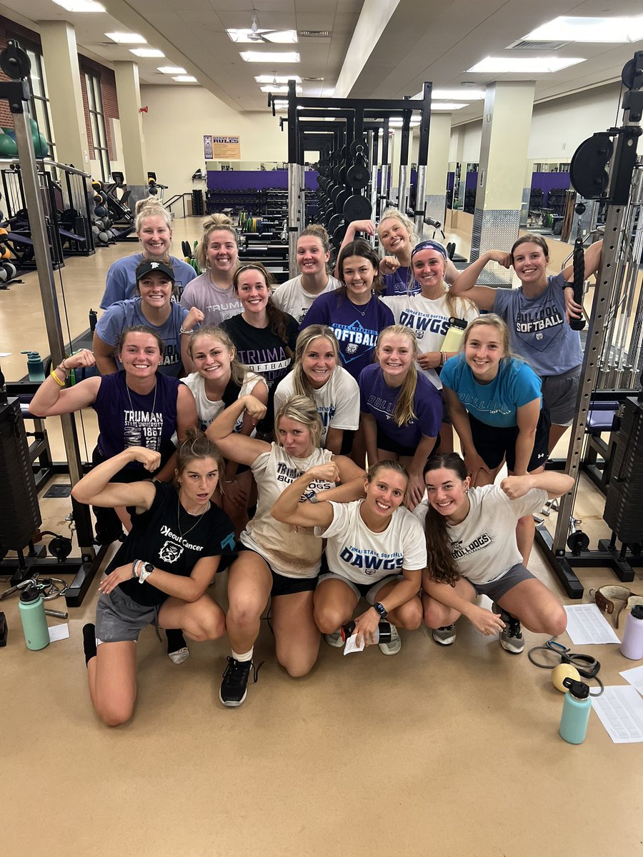trumanstatesb's tweet photo. Yesterday we had our first day of practice and weights! Look at these strong dawgs! #godawgs #dawgpack #leaveonE https://t.co/9LunvFAK6l