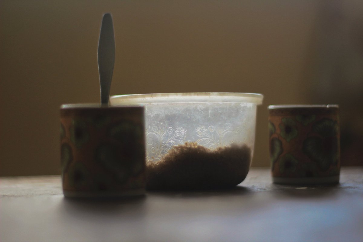 Ilia_Arla's tweet photo. Había una vez una casa.Una casa que era mía.Creo que realmente el fin era que se sintiera como mi hogar,
así que comencé a hacerle fotos a todo aquello que me hacía sentir un poco más cerca de mi objetivo final. De ahí sale: Una serie de cosas.
Espero les guste 🌚 https://t.co/vOMIMZVTnM