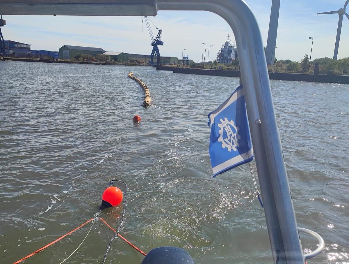 Am Samstag erhielten unsere Bootsführer vom LKN eine Weiterbildung zum Thema Ölsperren errichten und in Formation schleppen. Nach der Übung der FK und der Ausbildung unserer Bootsführer, scheint der OV in Sachen Ölwehr gut gewappnet zu sein.