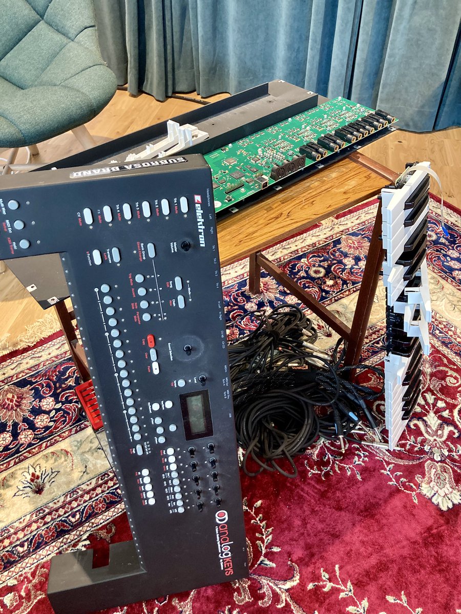OlaStrandh's tweet photo. Analog Keys @WeAreElektron Before and after repair 💪 I love this machine ❤️ https://t.co/Vk5WCJ0D1d