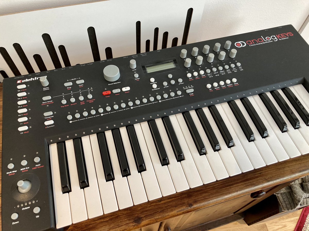 OlaStrandh's tweet photo. Analog Keys @WeAreElektron Before and after repair 💪 I love this machine ❤️ https://t.co/Vk5WCJ0D1d