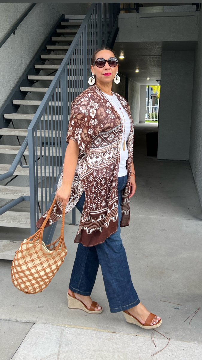 FarrahEstrella's tweet photo. Outfit of the day for Tuesday 🤎🤍🌼 https://t.co/NzhNtP2F3N