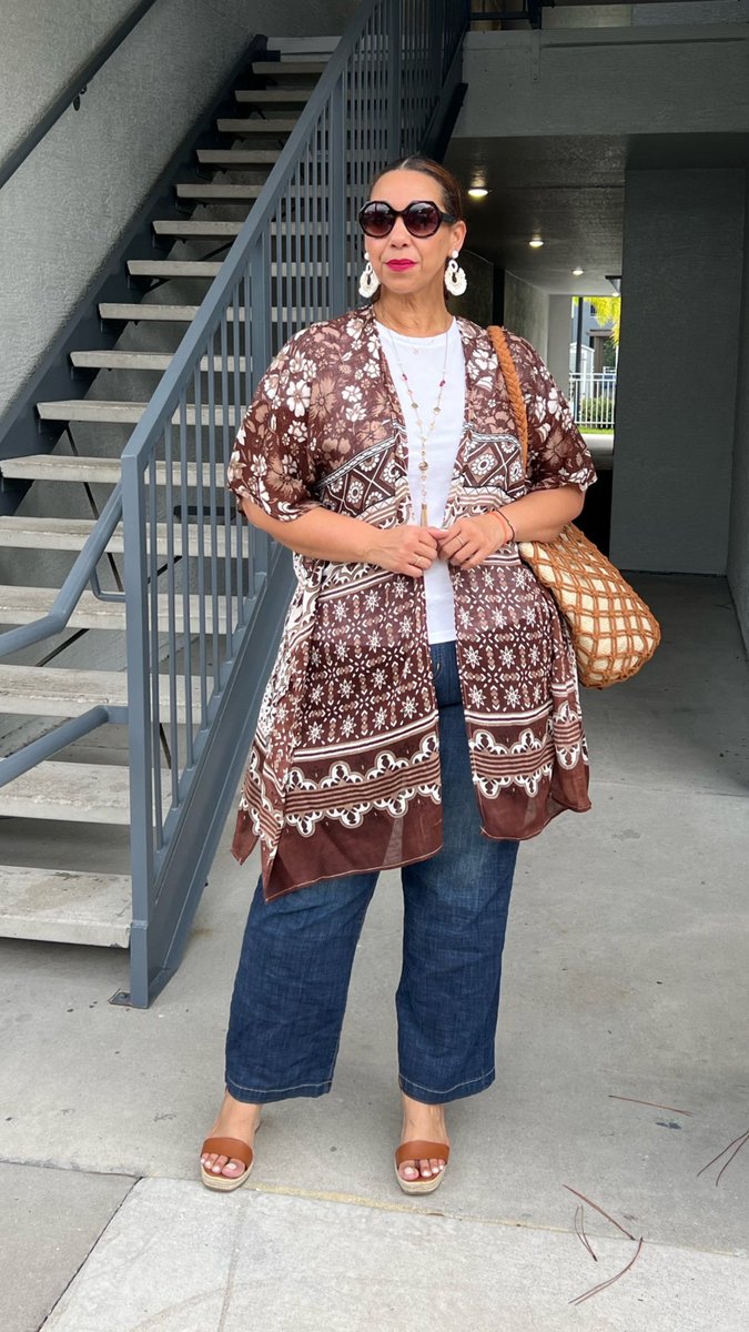 FarrahEstrella's tweet photo. Outfit of the day for Tuesday 🤎🤍🌼 https://t.co/NzhNtP2F3N