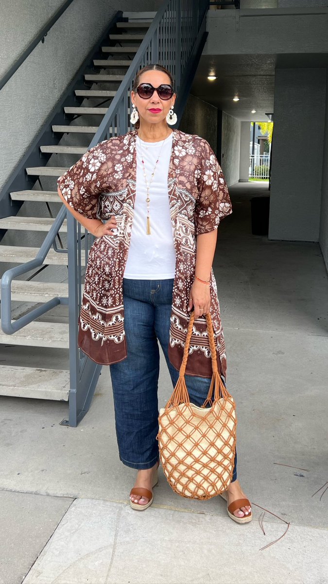 FarrahEstrella's tweet photo. Outfit of the day for Tuesday 🤎🤍🌼 https://t.co/NzhNtP2F3N