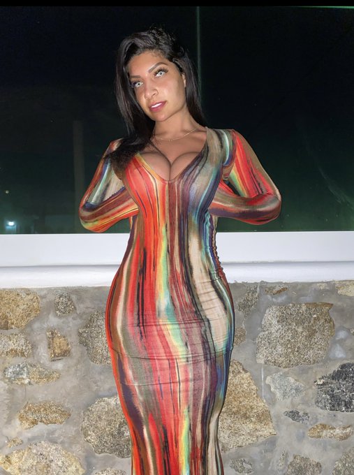 Rate my dress from 1-100 👇🏼 https://t.co/HgS1Rs5LoZ