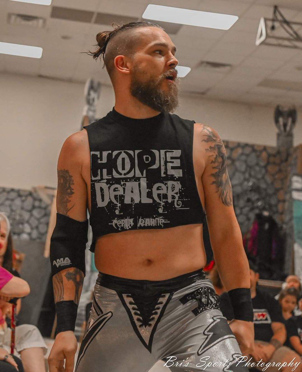 TheCerinRahne's tweet photo. King of crop top season ❤️❤️
#cerin
#rahne #nowheregeneration #professionalwrestling #prowrestling #wreslinglife #wrestling #BeAHopeDealer #HopeDealer #beatingmydemons #RecoveryRevolution #wrestlingislife #mentalhealth #AEW #ImpactWrestling #mensmentalhealth #wedorecover https://t.co/iCY8D2Eexq