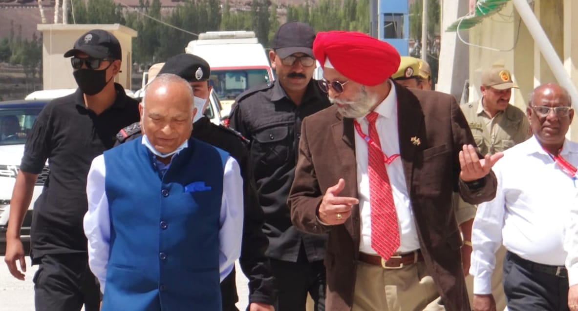 nhpcltd's tweet image. Sh. R.K. Mathur, Hon&apos;ble Lt. Governor of UT of Laddakh  visited NHPC 45 MW Nimmoo Bazgo PS on 30.8.22. Hon&apos;ble LG was apprised about the ongoing activities of power station.
#Hydropower #nhpclimited @nhdcltd @raghurajmr@MinOfPower @power_pib @PIB_India