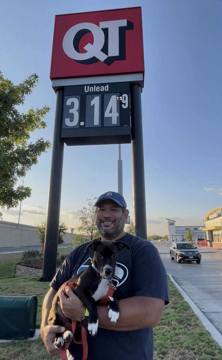 dpasamonte's tweet photo. Since some people complained my QT π photo was inaccurate, because gas prices include 9/10. Are y’all happy now? 🙄 #QT #Pi #CutiePi @QuikTrip https://t.co/SZa9IUfxkq