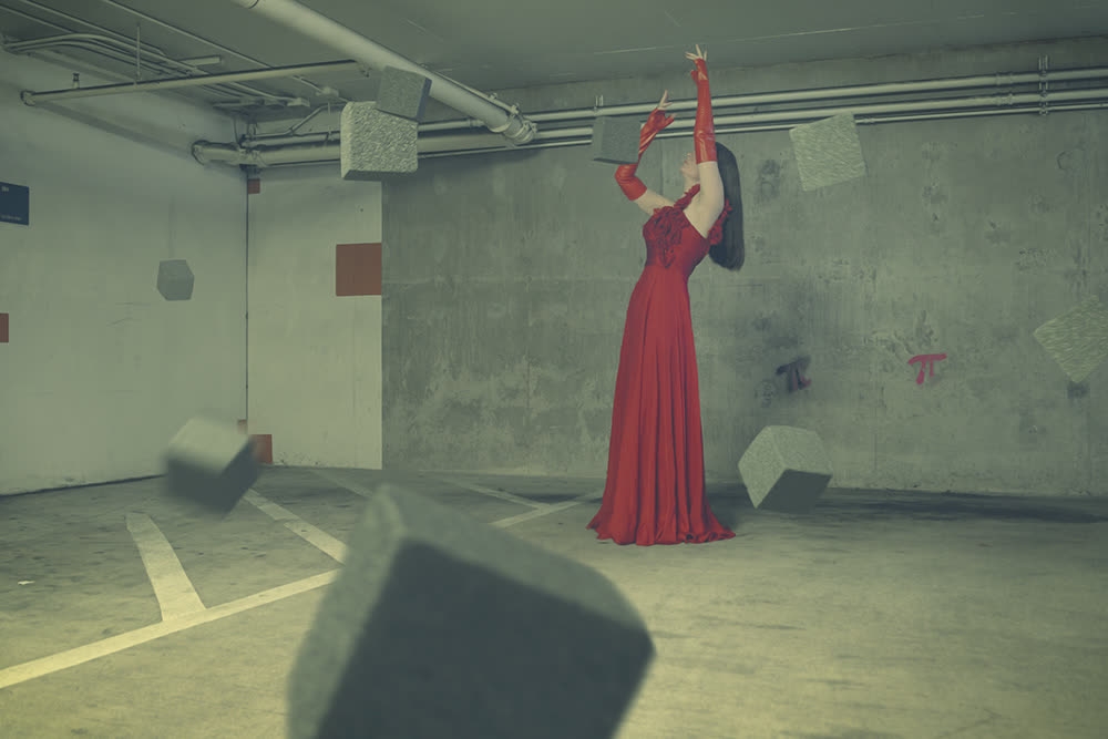 ladymisselle's tweet photo. concretism⠀
🔲
from my "you chose, I pose" project⠀
a fine art collaboration between myself and my Instagram followers~⠀
🔳
assist: @ascherbic.wit⠀
🔲
#conceptualart #surreal https://t.co/xXRJAT1y7b