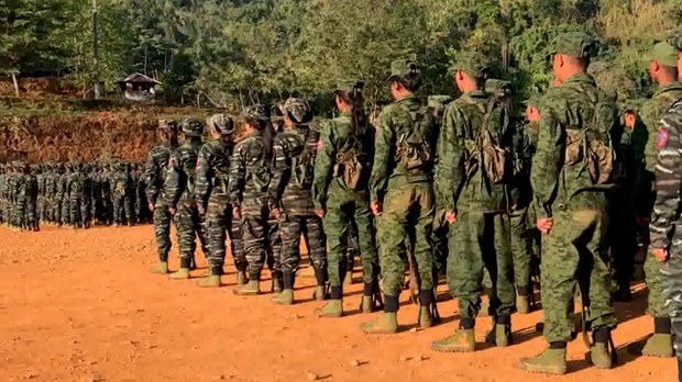 ရသေ့တောင်မြို့နယ် မြောက်ပိုင်းတွင် ယနေ့ ညနေက ဖြစ်ပွားခဲ့သည့် တိုက်ပွဲမှာပြင်းထန်ပြီး အနီးအနားက ကျေးရွာခုနှစ်ရွာ၊ ရှစ်ရွာက လူပေါင်းထောင်နှင့်ချီပြီး ထွက်ပြေးတိမ်းရှောင်ခဲ့ရသည်ဟု ဒေသခံများက ပြောသည်။ 
burmese.narinjara.com/news/detail/63…