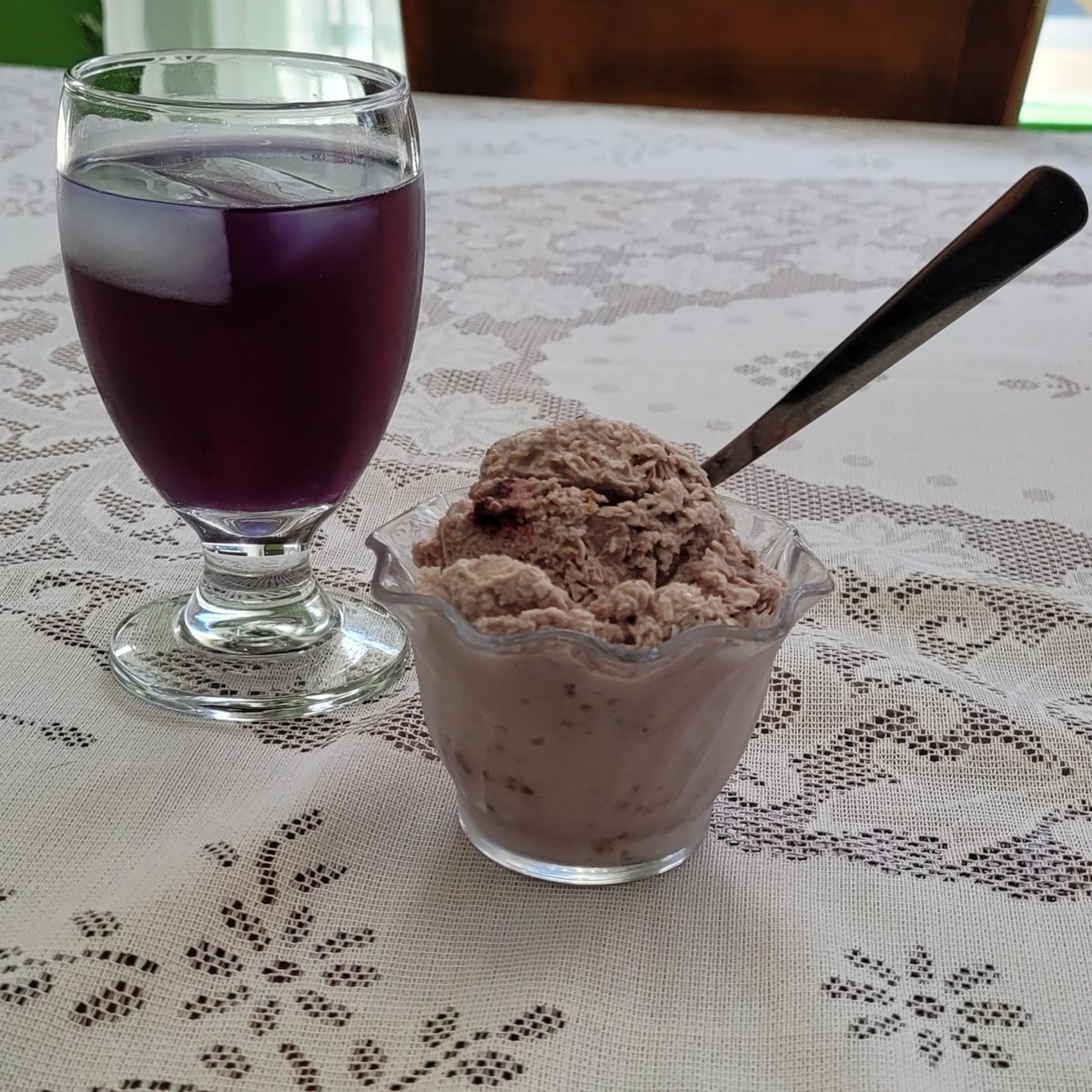 ThesaurusTea's tweet photo. A little hot out there, huh? If only you could find a tea house with air conditioning, some delicious gelato, and an iced tea to cool off...
#tea #TeaHouse #TeaNerd #TeaGeek #CommuniTea #StayHydrated #HeatWave #TeaTime #ILoveTea #MtlTea #VerdunLuv https://t.co/ssMhy78icD
