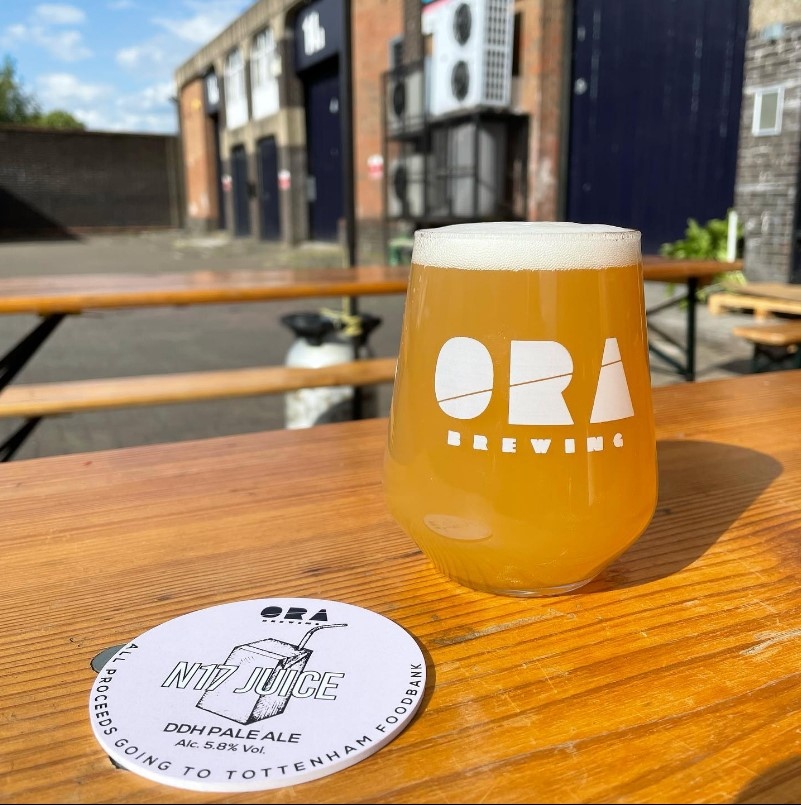 draughtdrop's tweet photo. N17 JUICE🧃

An @orabrewing collaboration with Tottenham Foodbank. This 5.8% DDH pale ale is dry hopped with Simcoe, Comet and El Dorado. Expect intense tropical, stone fruit and citrus notes.🍈🍋🍍

Order now to get your delivered this Friday 👇💗

https://t.co/RCCa1szZBA https://t.co/Yss7IH5cvx