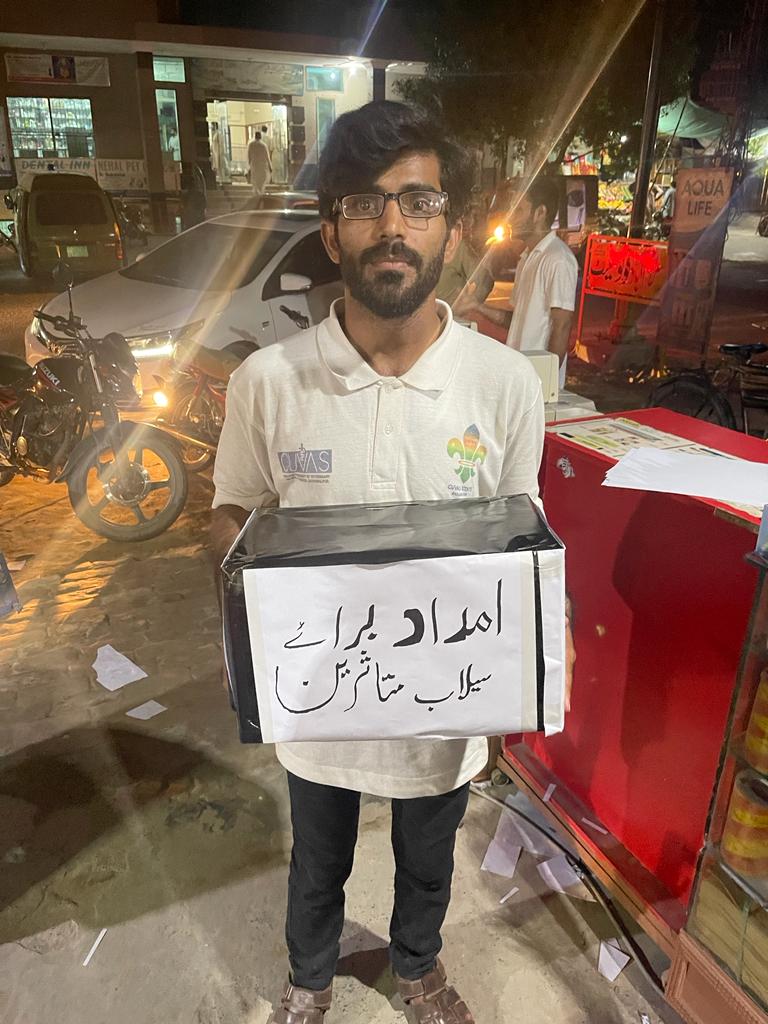 CUVASScouts's tweet photo. Scouts of CUVAS Bahawalpur are busy collecting donations for flood victims.
#CUVAS
#SCOUT
#CUVAS_SCOUT https://t.co/5STGtHcTFn
